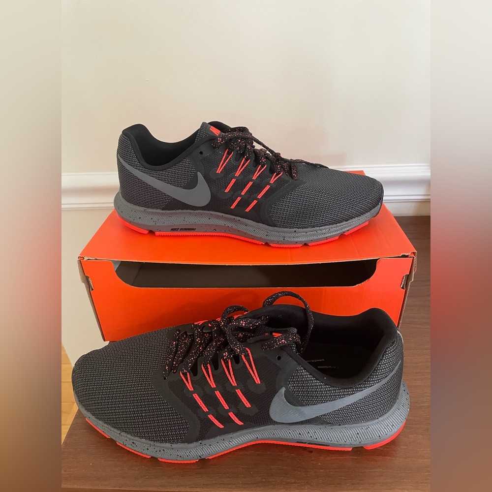 NIKE Run Swift SE Men Running Shoes Size 10.5
